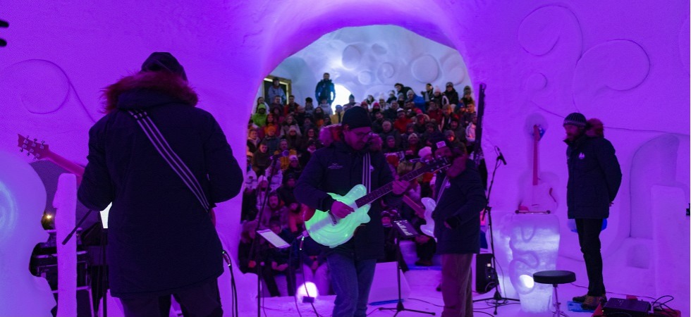 Partiti i concerti con strumenti di ghiaccio nel teatro-igloo